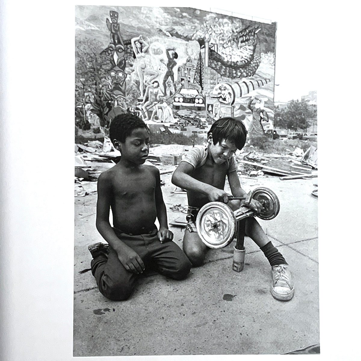Street Play, Martha Cooper, 2005, SC, Very Good