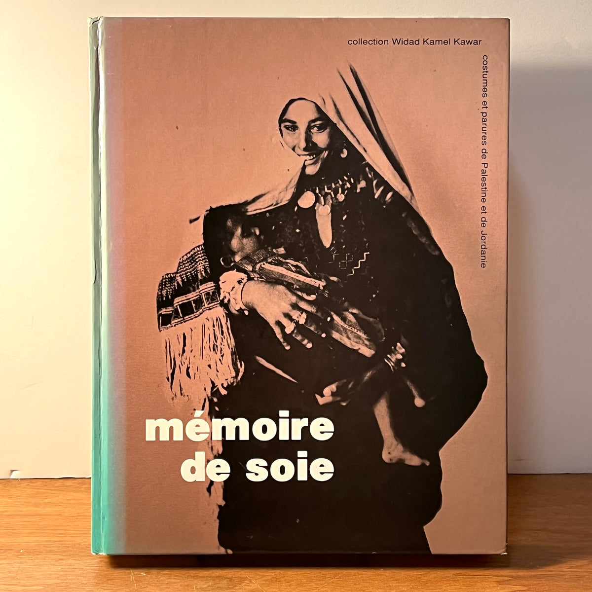 Memoire de Soie: Costumes et Parures de Palestine et de Jordanie, EDIFRA, 1988, HC, VG.