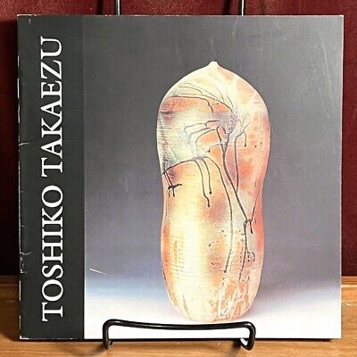 Toshiko Takaezu 1993 Hawaiian stoneware art exhibit catalog, Near Fine