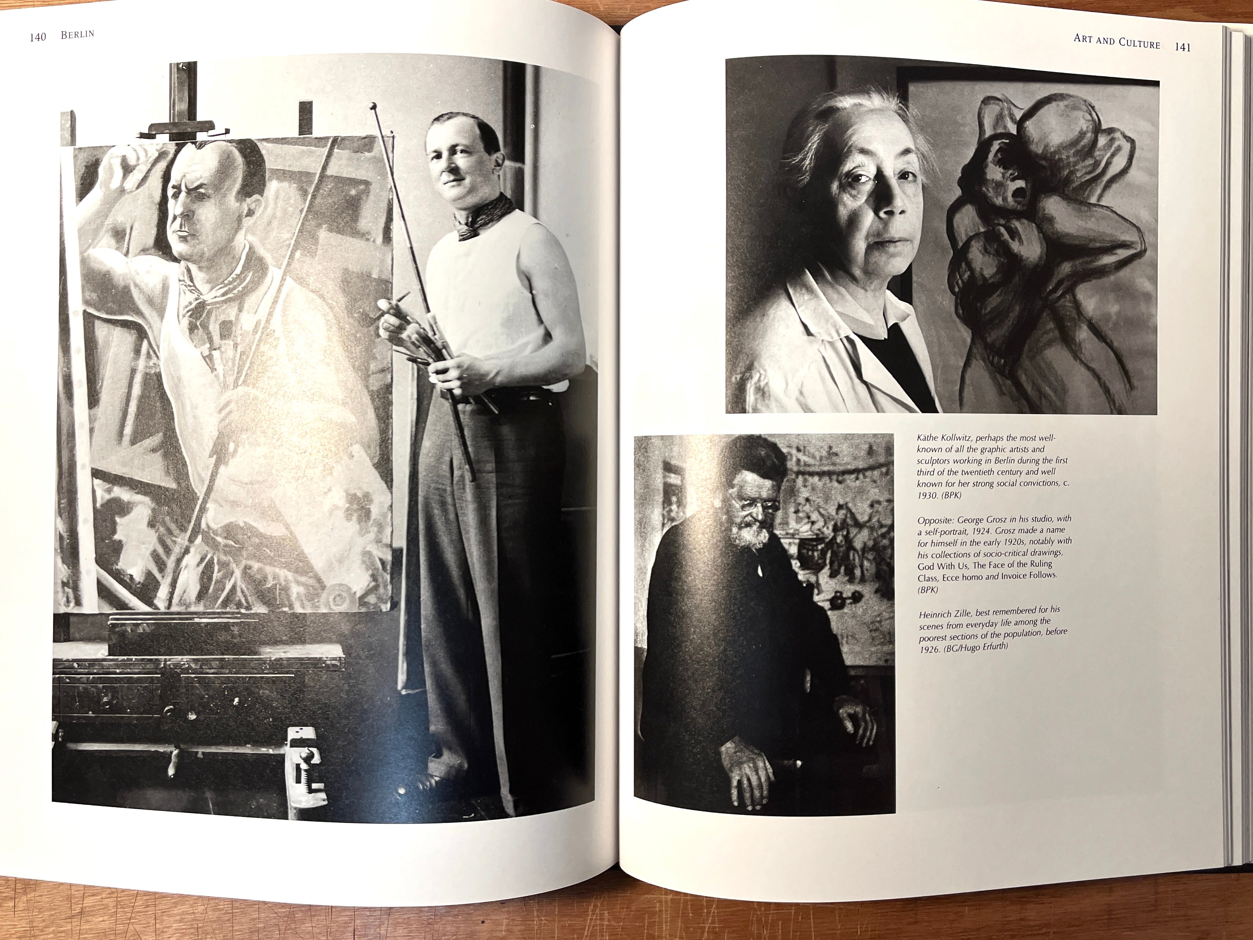 【テレビで話題】 Berlin: A Photographic Portrait of The Weimar Years 1918 洋書