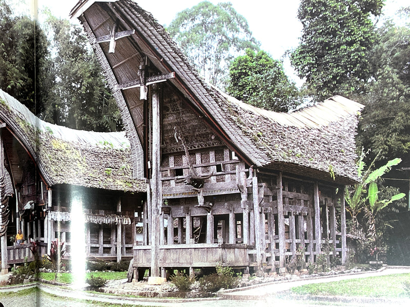 The Traditional Architecture of Indonesia, Barry Dawson, John Gillow, 1994, NF HC & DJ