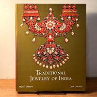 Traditional Jewelry of India, Oppi Untracht, Thames & Hudson, 2008, SC, VG.