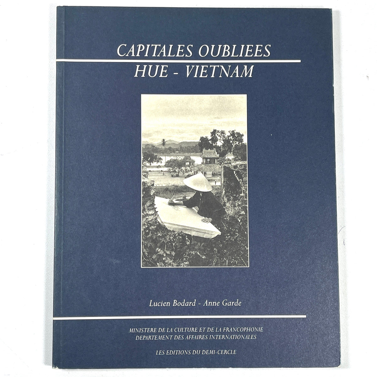 Capitales Oubliees: Hue - Vietnam, Anne Garde, 1994, Very Good softcover