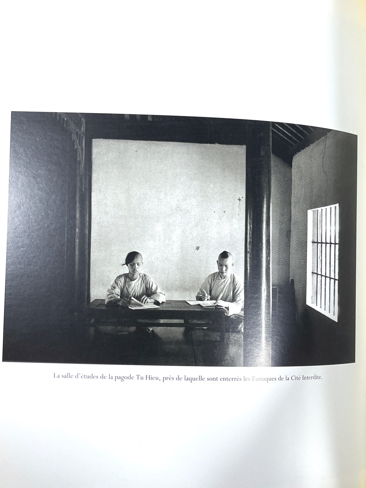 Capitales Oubliees: Hue - Vietnam, Anne Garde, 1994, Very Good softcover