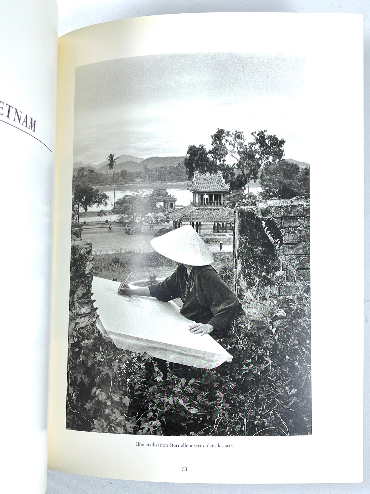 Capitales Oubliees: Hue - Vietnam, Anne Garde, 1994, Very Good softcover