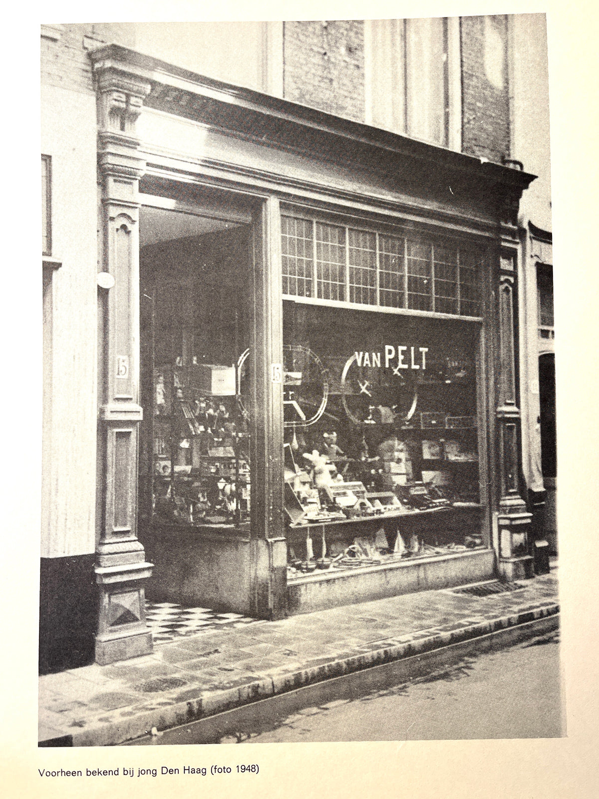 De Papestraat in de Loop der Eeuwen, c. 1978, Folio w/27 Plates, Very Good